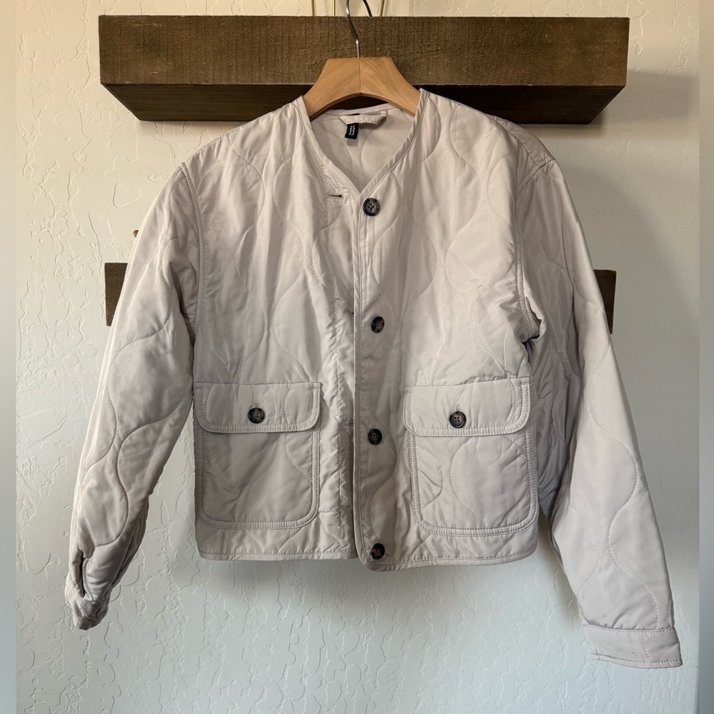 H&M divided|Neutral quilted puffer jacket,lightweight style in button down•••XS